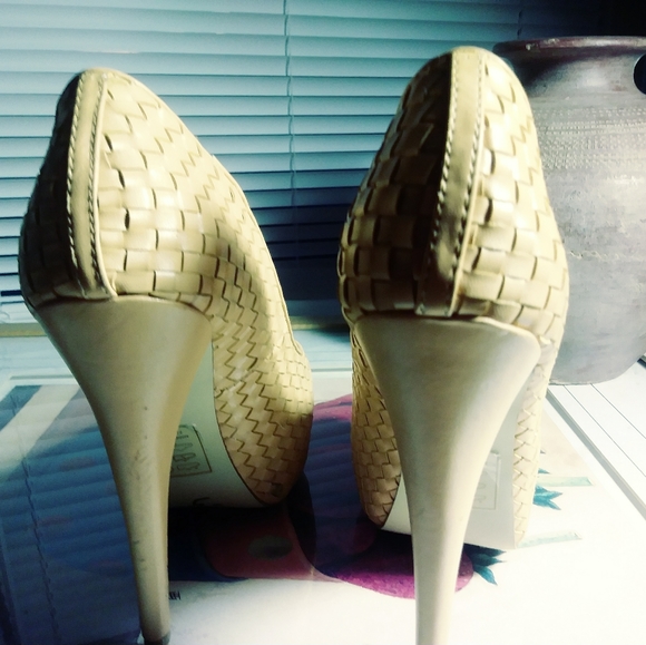 SHOEDAZZLE GORGEOUS TAN PLATFORMS💐 - Picture 2 of 8